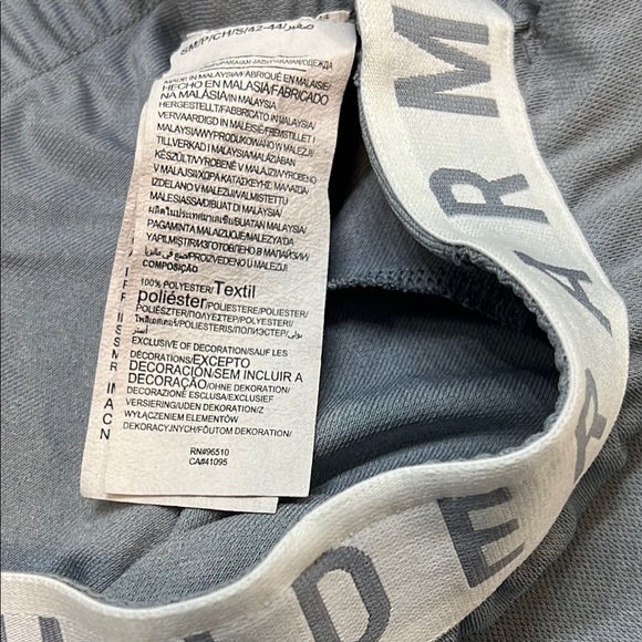 Under Armour Gray Women's Shorts EUC BOX38 - Picture 5 of 6
